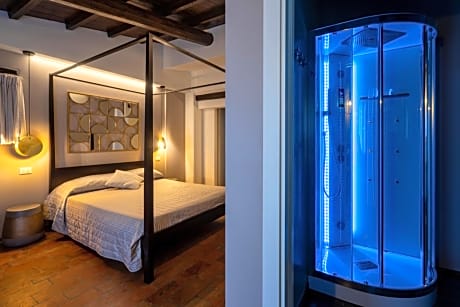 Suite with Hot Tub