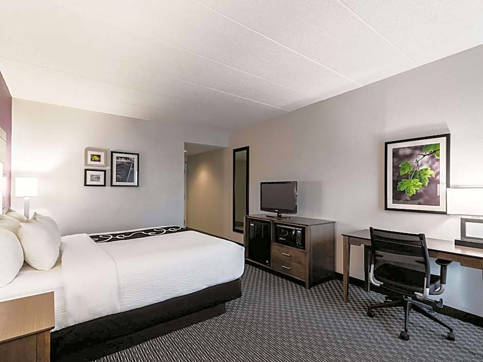 La Quinta Inn & Suites by Wyndham Salem