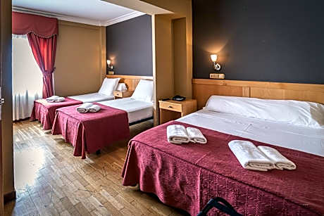 Family Room (3 Adults)