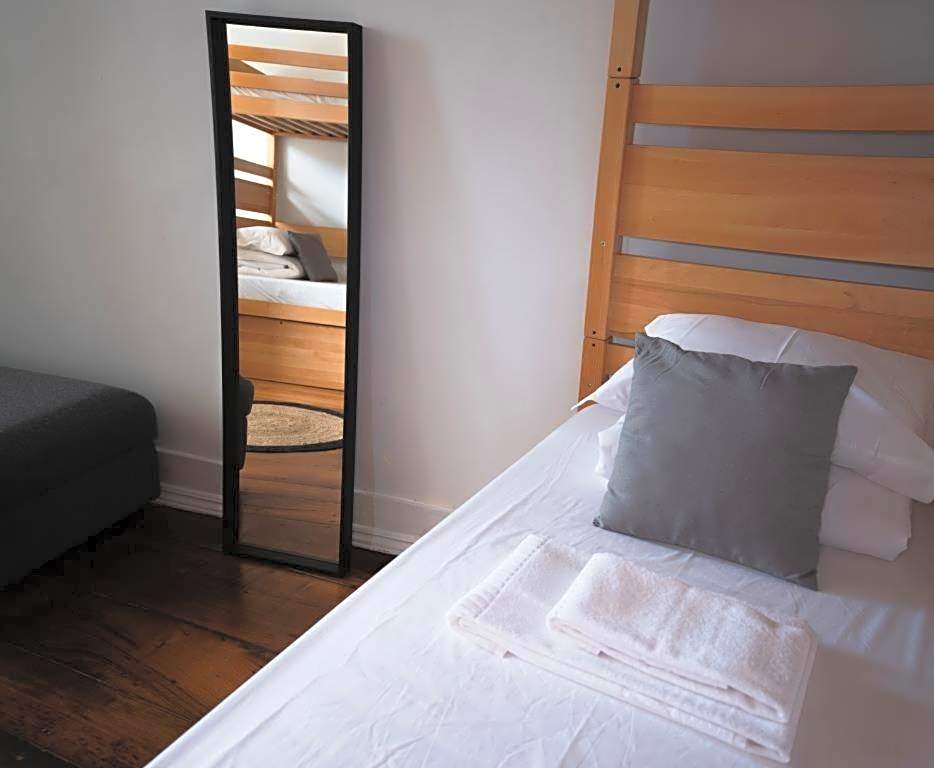 Inn Door 21 - Hostel & Suite