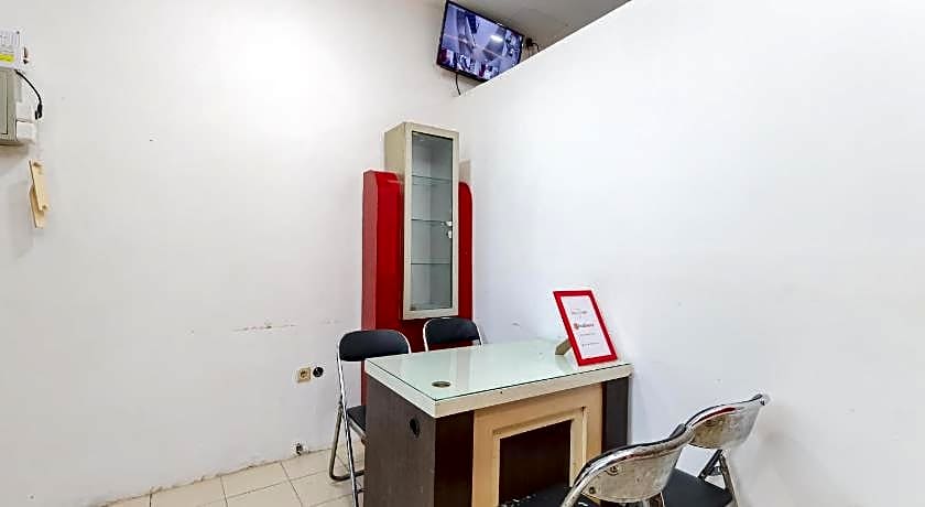 RedDoorz near Pasar Lama Serang