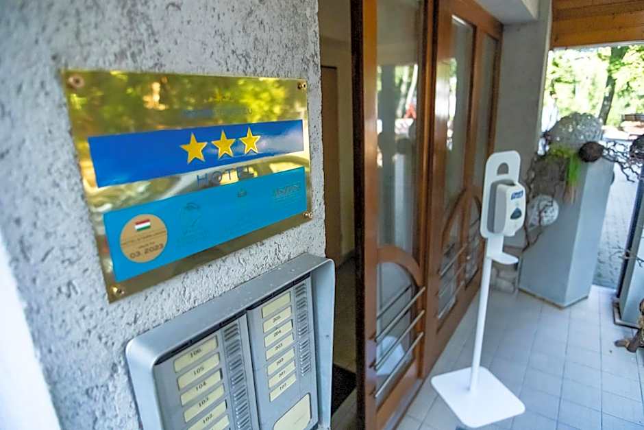 4 Évszak Hegyihotel
