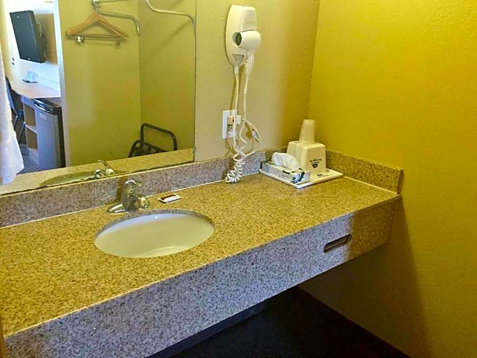 Econo Lodge Inn & Suites Enid South