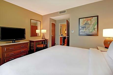 King Corner Suite with City View - Non-Smoking