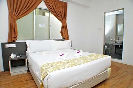 Standard Queen Room