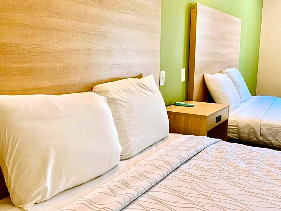 Weston Inn & Suites