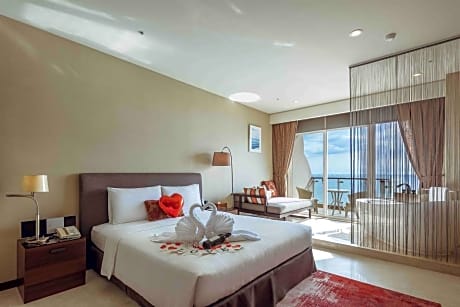 Honeymoon Suite with Balcony and Sea View