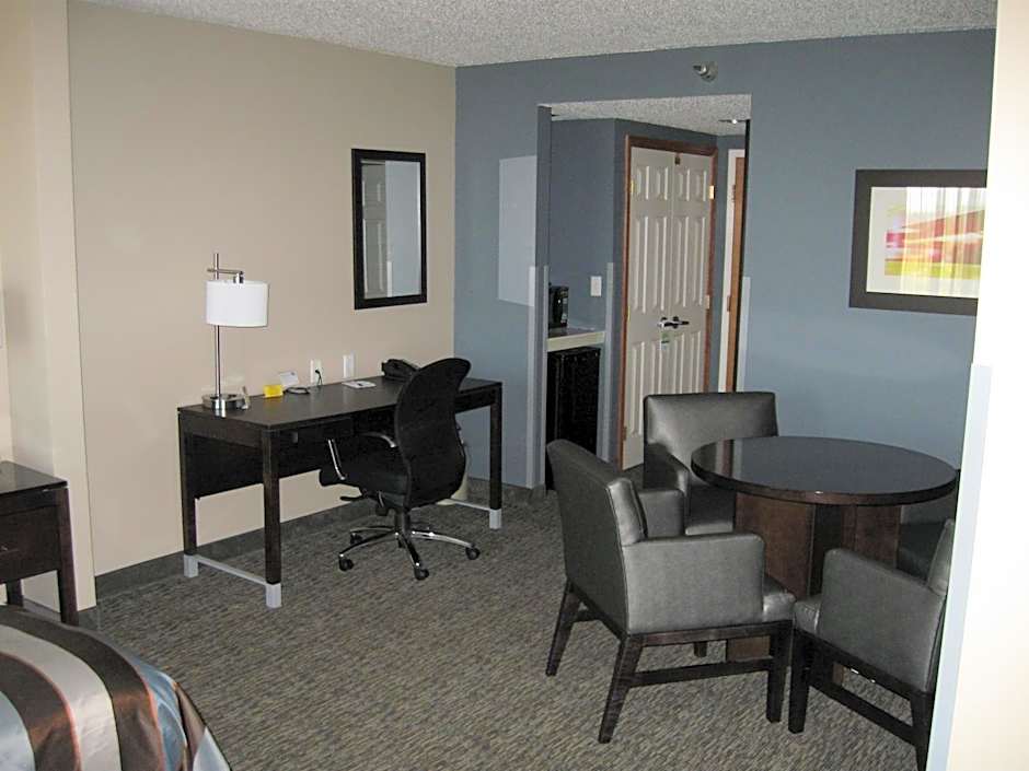Wingate By Wyndham Fargo