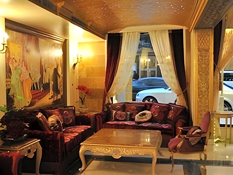 Q Hotel