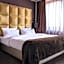 Roomers Frankfurt Central, Autograph Collection