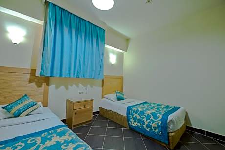 Apartment with Pool View