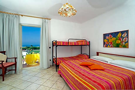 Deluxe Double Room with Balcony and Sea View