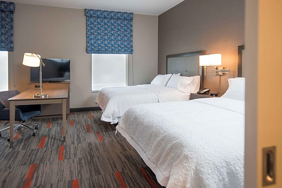 Hampton Inn By Hilton and Suites at Wisconsin Dells Lake Delton WI