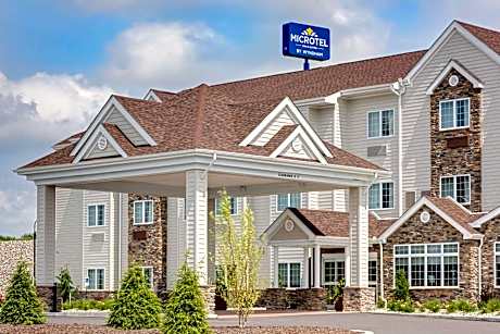 Microtel Inn & Suites by Wyndham Clarion