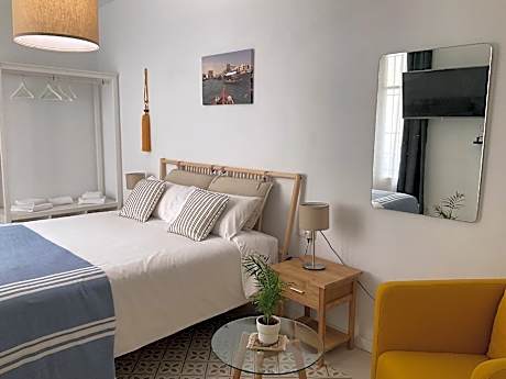 Mostaza-Double room-Large-Private Bathroom-Street View