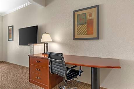 Queen Suite with Two Queen Beds and Sofa Bed - Non-Smoking