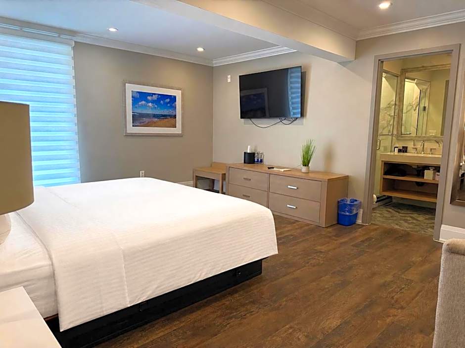 Colonial Hotel & Suites