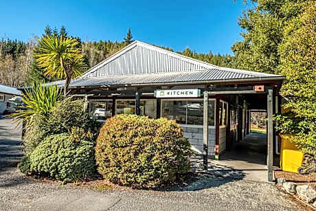 Standard Studio Cabin with Shared Bathroom and Kitchen