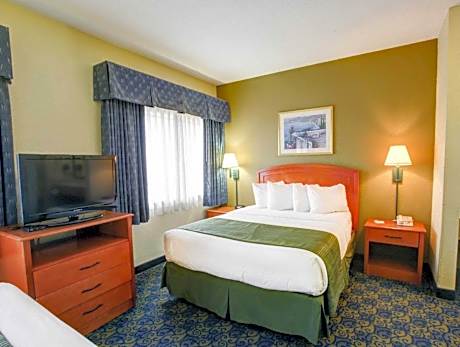 Queen Room with Two Queen Beds - Non-Smoking