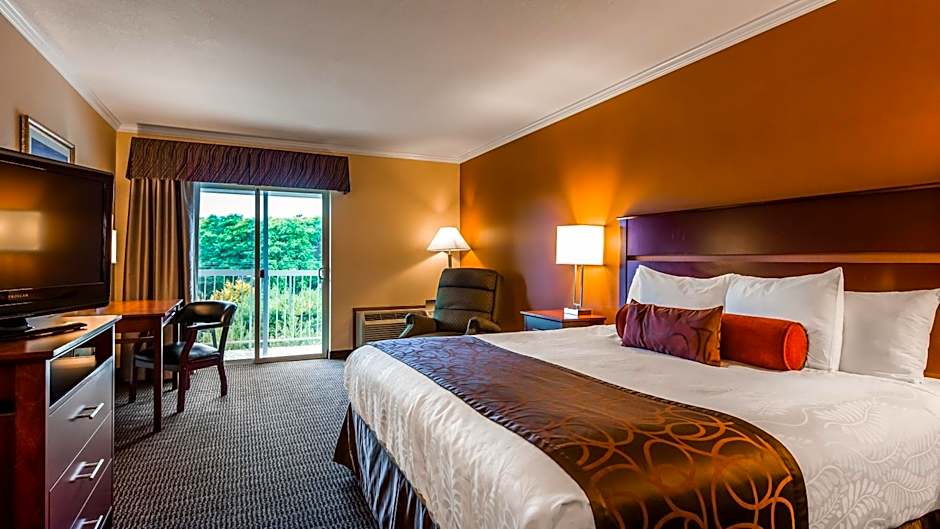 Best Western Plus Landmark Inn