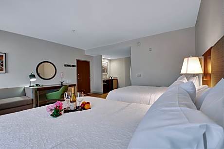 2 Queen Beds Studio Suite W/ Sofabed Nonsmok