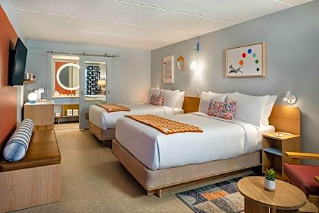 Connecting Rooms, Connecting Guest room, Bedroom 1: 1 King, Bedroom 2: 2 Queen
