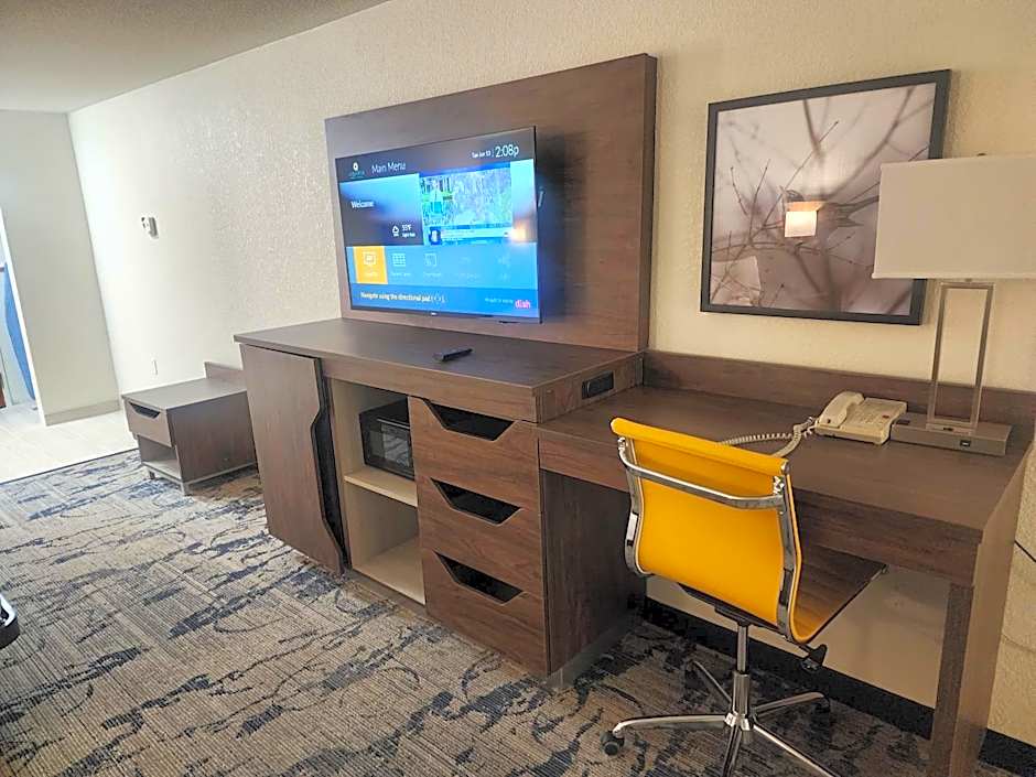 La Quinta Inn & Suites by Wyndham Milwaukee South West New Berlin