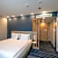 Holiday Inn Express - Hamburg South A7-AS42 By IHG