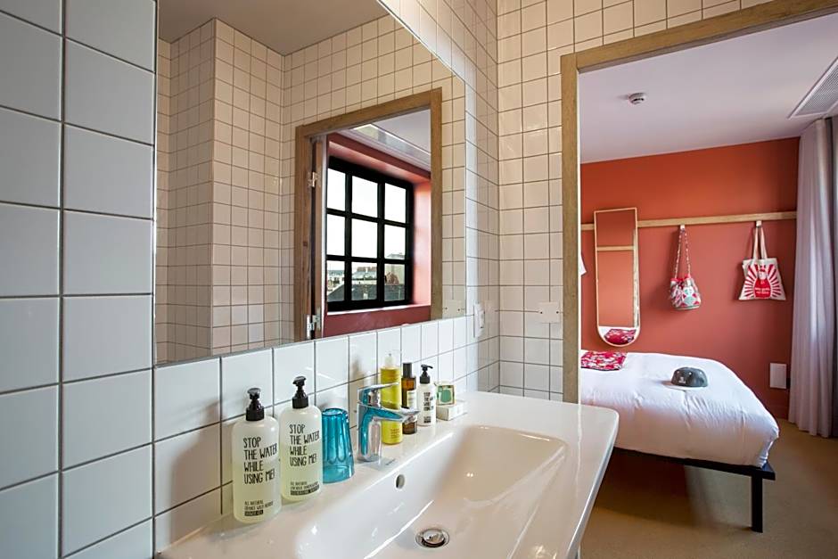 MOB HOTEL Paris Les Puces