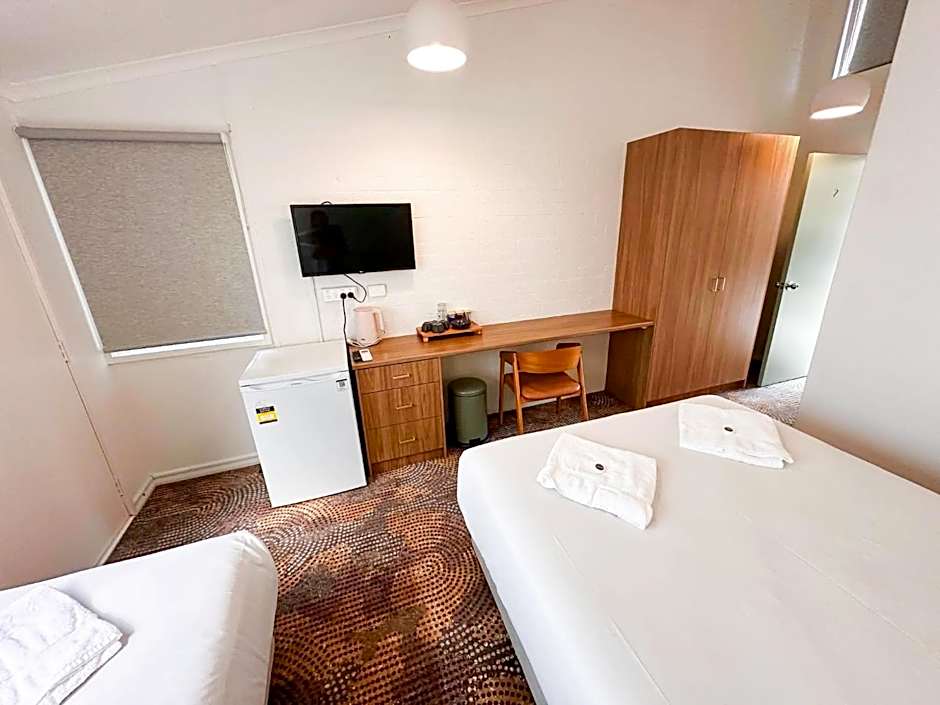 Bateau Bay Hotel