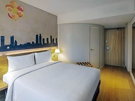 Standard Room with 1 Queen Bed