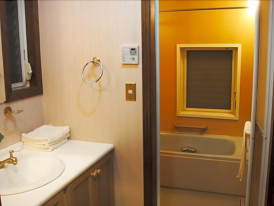 Iza Kamakura Guest House And Bar