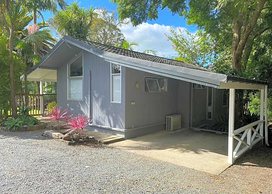 Colonial House Motel