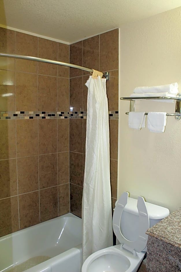 Evergreen Inn and R.V.