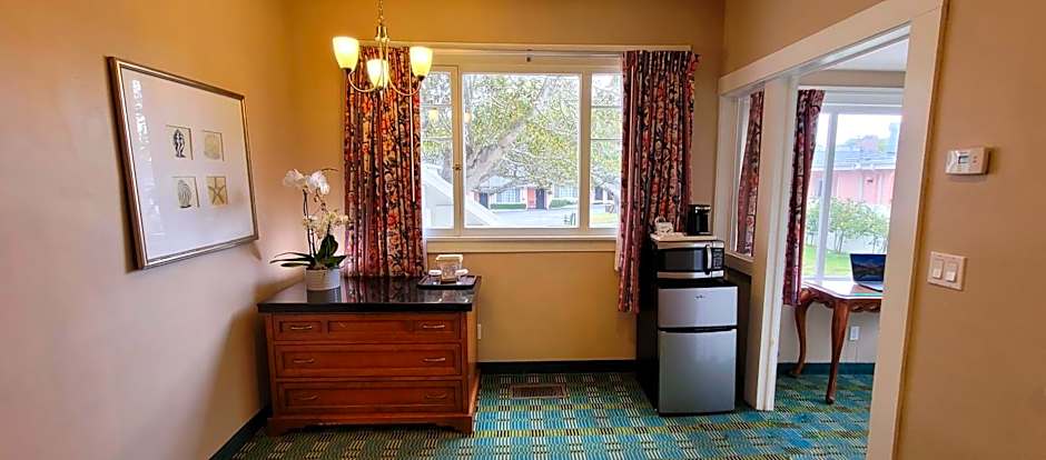 Butterfly Grove Inn