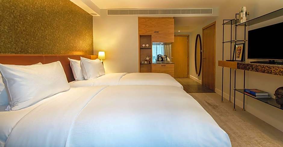 Lincoln Plaza London, Curio Collection By Hilton