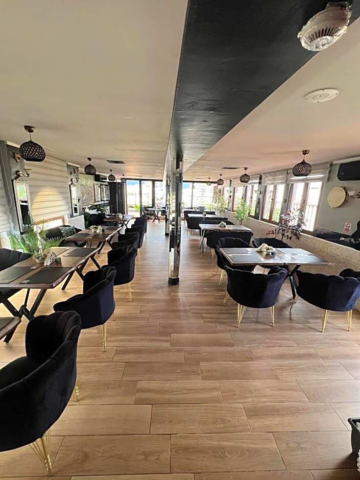 Hotel Reina