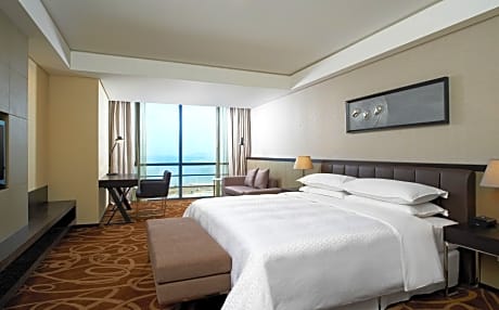 Suite, 1 Bedroom, Sea View (1 King Bed)