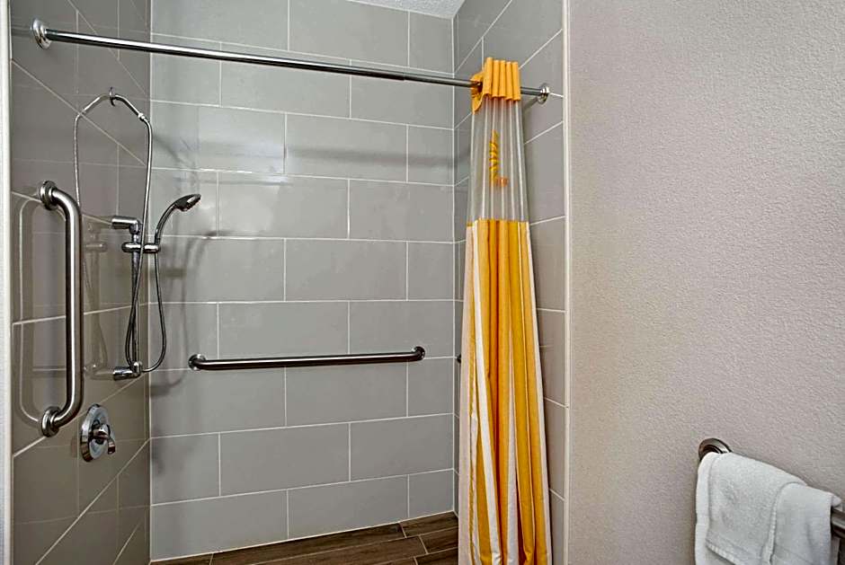 La Quinta Inn & Suites by Wyndham Norwich-Plainfield-Casino