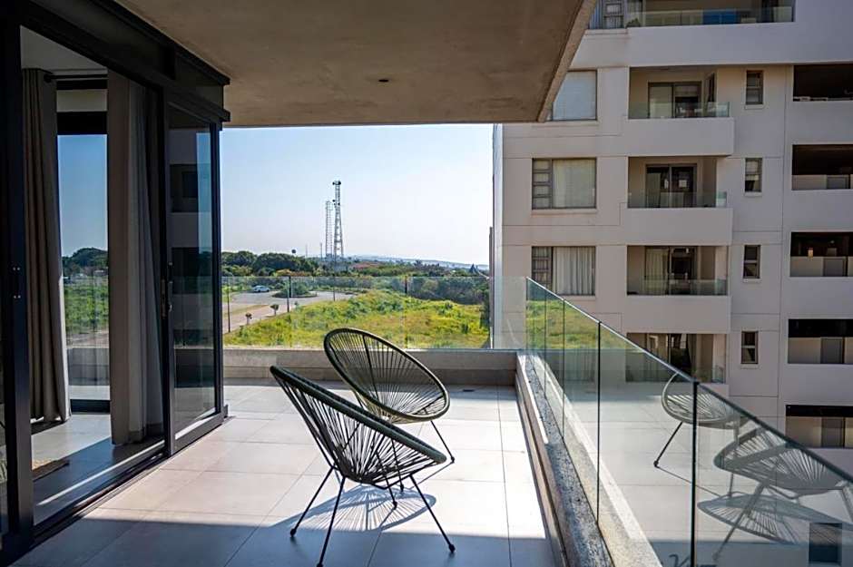 Luxury Bellagio 302 with Sea Views and Inverter