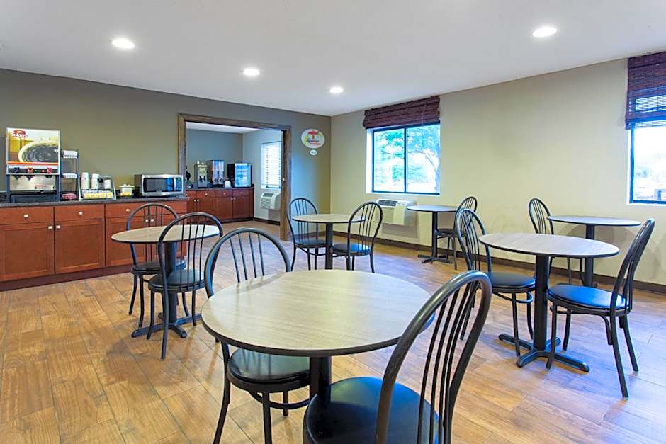 Super 8 by Wyndham Cromwell/Middletown