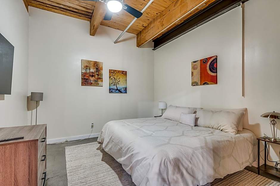 Downtown Dallas Condo - 2BR 1BA