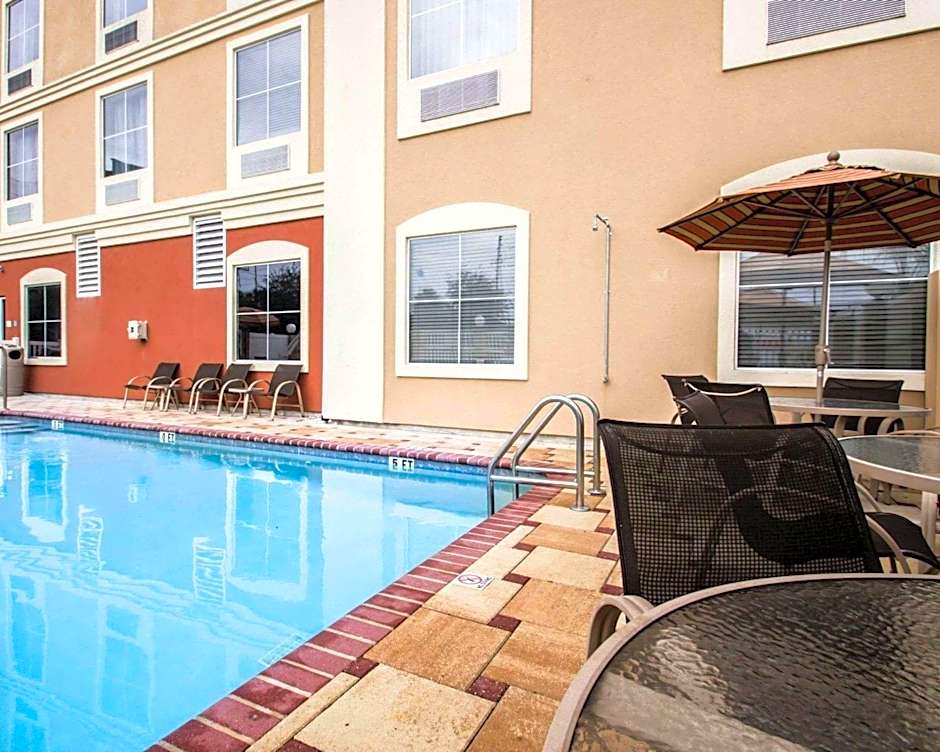 Comfort Inn & Suites Maingate South