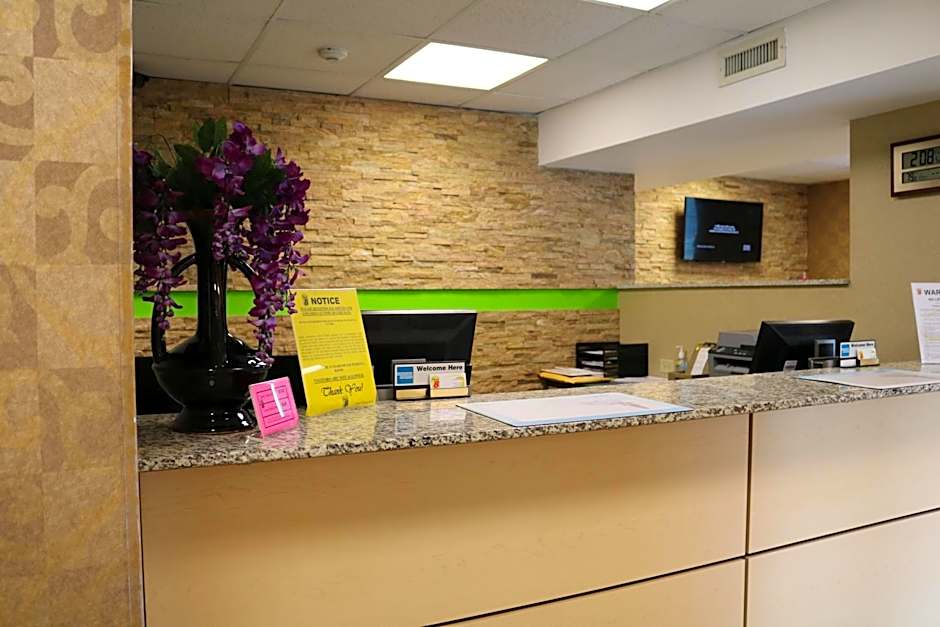 Super 8 by Wyndham Plattsburgh