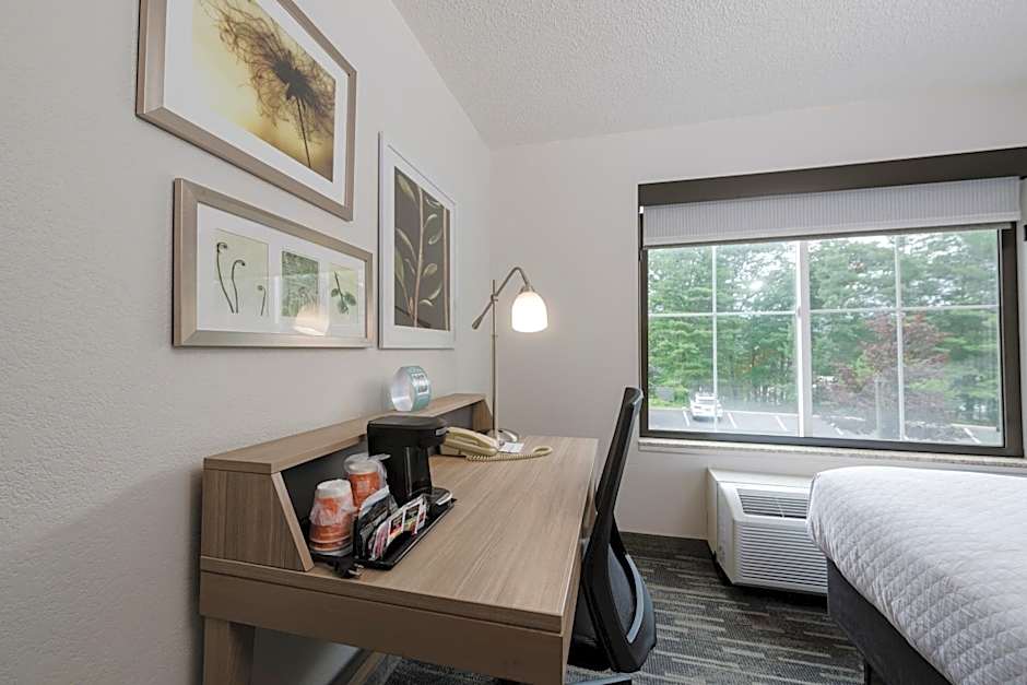 Country Inn & Suites by Radisson, Lake George (Queensbury), NY