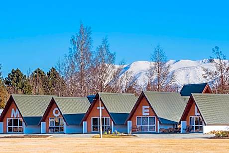 Mountain Chalets Motel