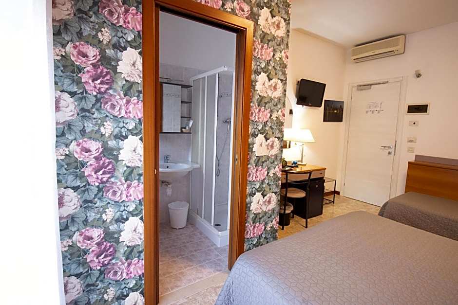 Hotel Crystal