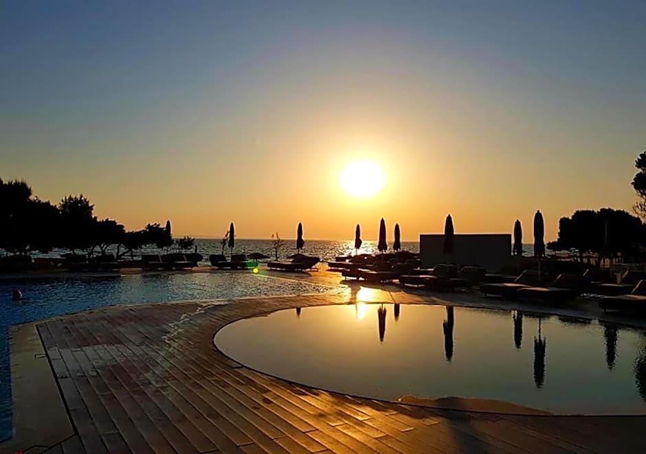 The Bay Hotel & Suites