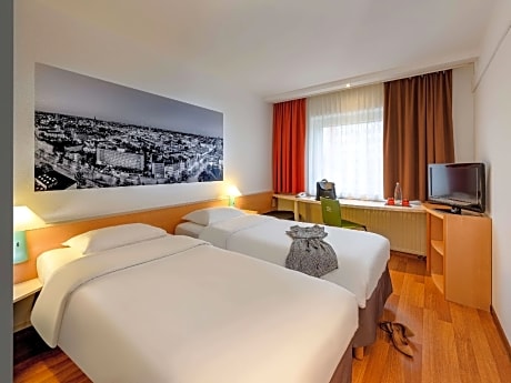 Standard Room with twin beds