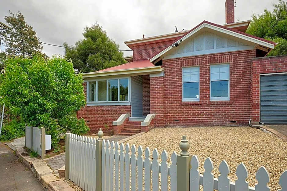 Comfort in Sandy Bay next to the Rivulet